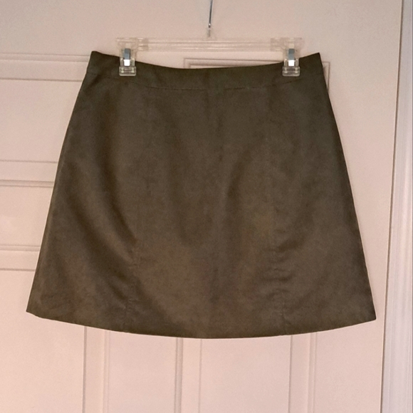 I love Ronson olive green mini skirt. Size M. - Picture 6 of 9